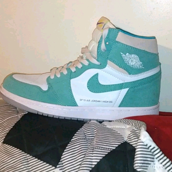 Retro Jordan One - Picture 1 of 6